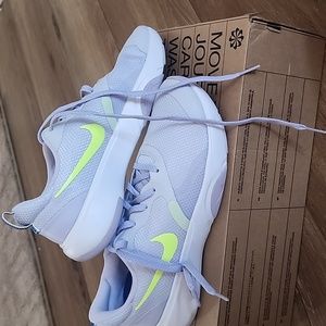 Nike NEW women sneakers